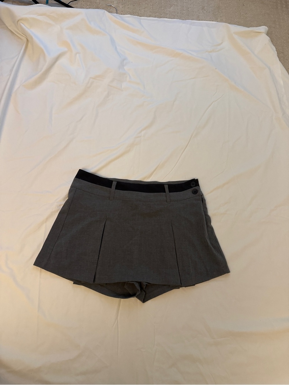 Women's Gray Pleated Skort with Black Waistband